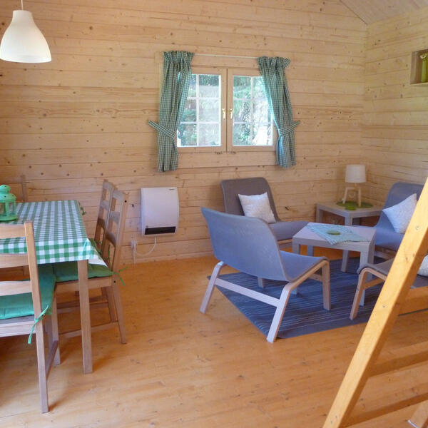 gemütliches Flair in der Blockhütte