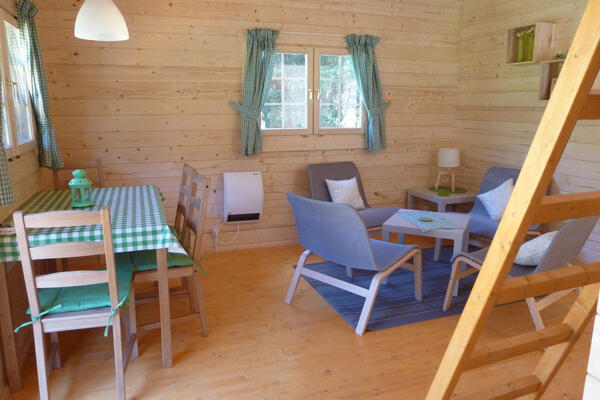 gemütliches Flair in der Blockhütte